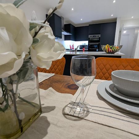 Large 4 Bed Hse, Sleeps 7, 3 Bth, Drive Prkg-4 Cars, M4-A329, Shinfield Studios, 10Mins, Reading, Ascot & Legoland 20Mins, Film Crew, Contractor & Family Friendly Winnersh Exterior photo